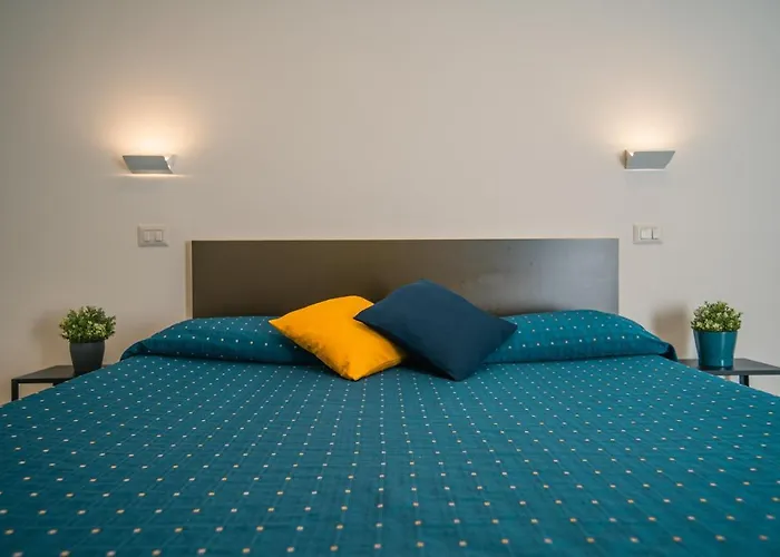 Hub Ferroviario - 12 Posti Letto Per Il Tuo Gruppo A Napoli Con Wifi E Netflix Bed and Breakfast